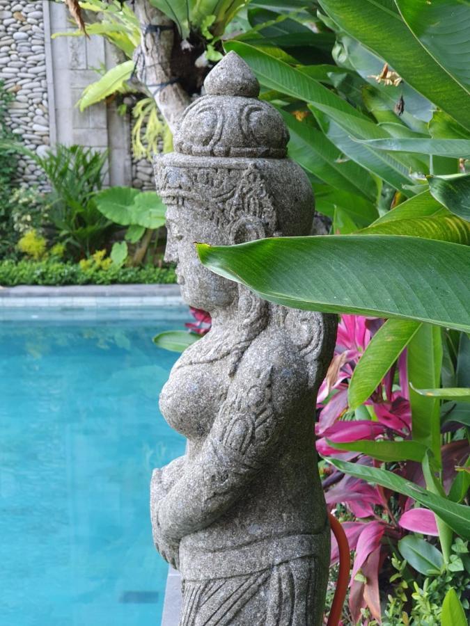 Ubud Paras Villa Esterno foto